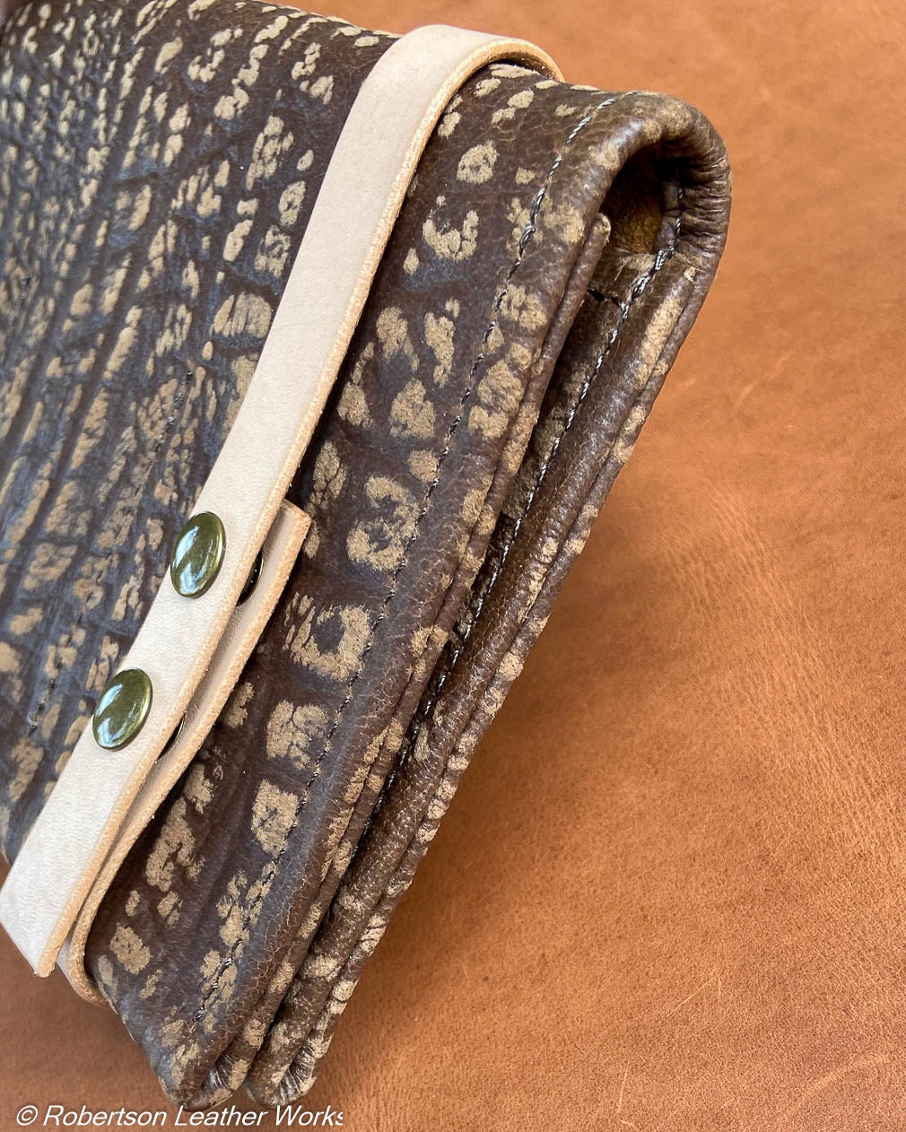 8-Knife Case in Brown Cape Buffalo Leather