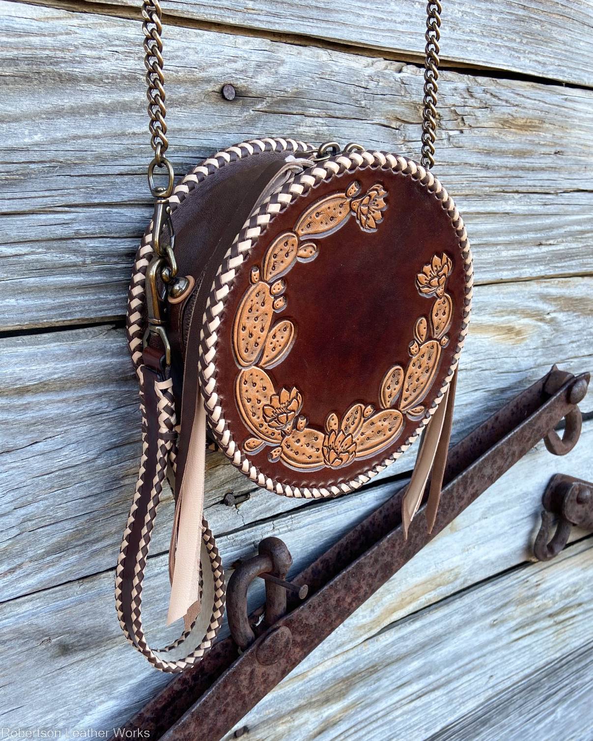 Round discount leather purse