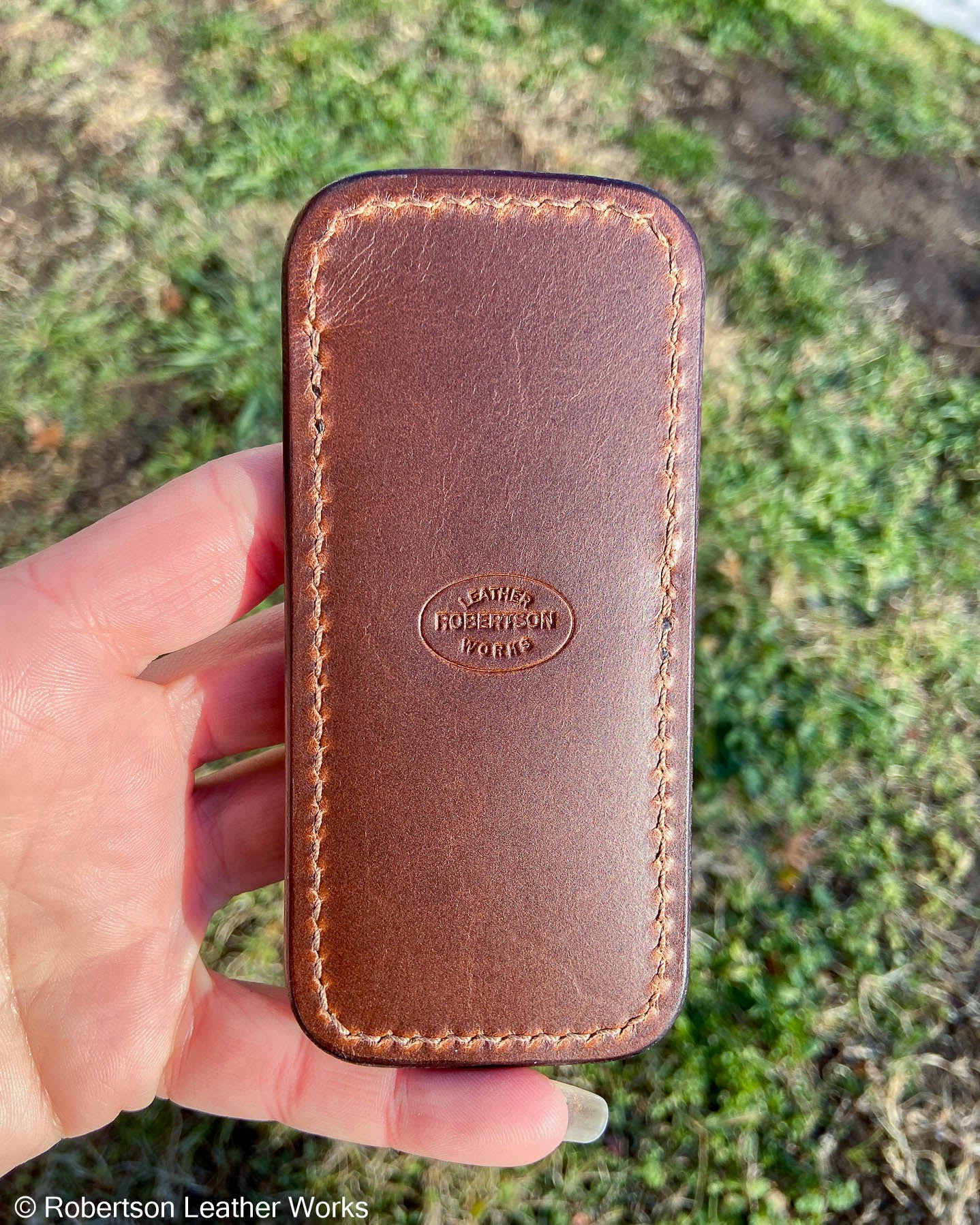 Medium Glazed Whiskey Elephant Ear Leather Knife Slip, Light Brown Stitching