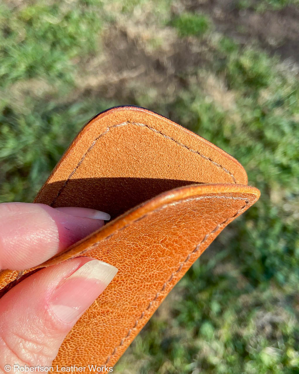 Medium Glazed Whiskey Elephant Ear Leather Knife Slip, Light Brown Stitching